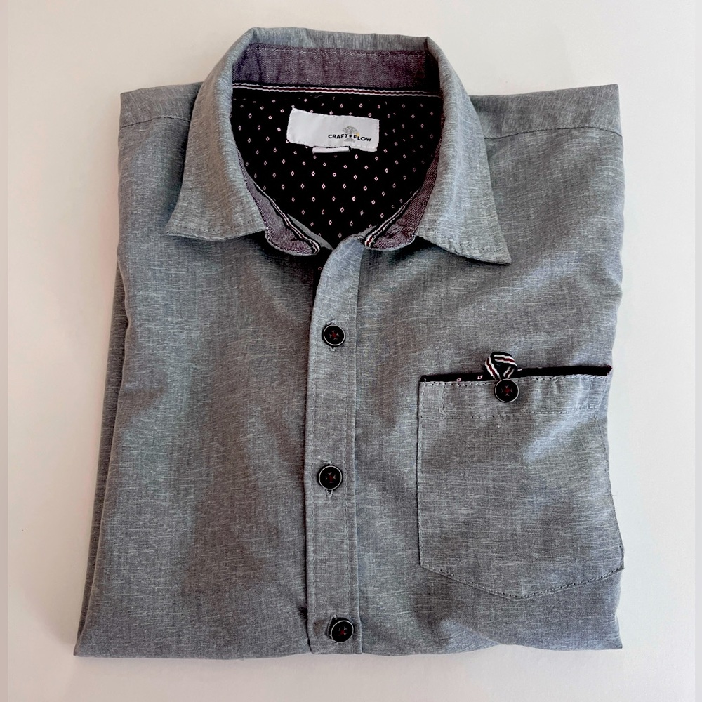 Craft + Flow long sleeve button down shirt. 10/12 Boys (M)